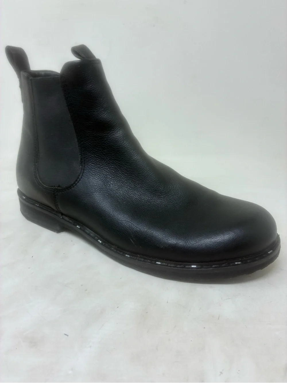 OTBT, Men's Black Leather Chelsea Boots - Classic Slip-On Style